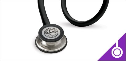 3M Littmann Classic III stetoskop na bijeloj podlozi.
